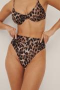 NA-KD Swimwear Bikinitrosa med hög midja - Leopard