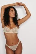 NA-KD Lingerie Spetsstringtrosor - Beige