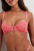 NA-KD Lingerie Blommig spets-BH med U-bygel - Pink