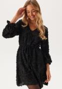 ONLY Onlcammie L/S V-NECK FRILL DRE Black L