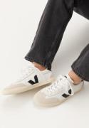 VEJA Volley Sneaker White_black 41