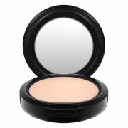 MAC Studio Fix Powder Plus Foundation (olika nyanser) - NW15