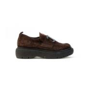 Carmens Slingra Brown, Dam