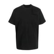 Sacai Svart T-shirt med sidodragkedja och logotryck Black, Herr