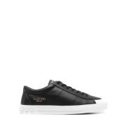 Valentino Garavani Svarta CityPlanet Sneakers med nitar Black, Herr