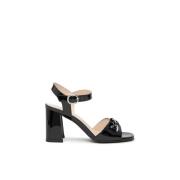 Nerogiardini Svart lack sandal med kedja Black, Dam