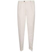 Myths Chinos White, Herr