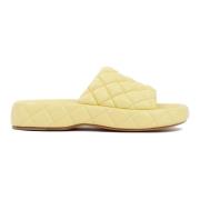 Bottega Veneta Vadderade lädersandaler Lemonade stil Beige, Dam