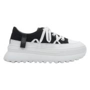 Estro Kvinnors Vita & Svarta Sneakers med Perforerad Sula Er00114396 B...