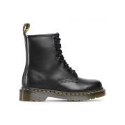 Dr. Martens Svarta släta lädersnörskor Black, Dam