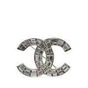 Chanel Vintage Pre-owned Metall broscher Gray, Dam