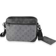 Louis Vuitton Vintage Pre-owned Canvas crossbodyvskor Black, Dam