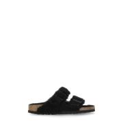 Birkenstock Svarta Lamb Fur Sleepers med Logoed Spännen Black, Dam