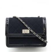 Chanel Vintage Pre-owned Canvas axelremsvskor Black, Dam