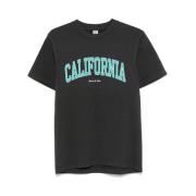 Sporty & Rich California T-shirt i Tvättad Svart Black, Dam