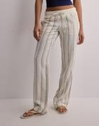 Nelly - Rutigt/Randigt - Low Waist Linen Striped Pants