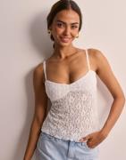 Nelly - Vit - Stunning Lace Top