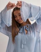 Nelly - Blå - Frill Mesh Blouse