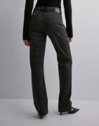 Calvin Klein Jeans - Svart - Low Rise Straight