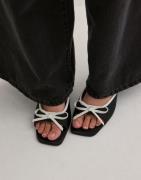 Nelly - Svart - Open Toe Mule Heel