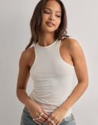 Nelly - Vit - Perfect Tank Top