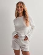 Pieces - Vit - Pcmanilla Hw Loose Shorts Jrs Mm