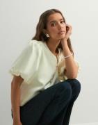 Neo Noir - Vit - Aisa Dull Satin Blouse