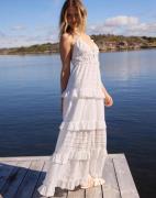 Nelly - Vit - Embroidered Dream Dress