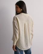 Vero Moda - Vit - Vmqueeny Ls Oversize Shirt Wvn Ga N