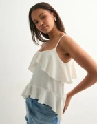 Nelly - Vit - Cute Flounce Strap Top