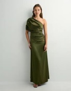 Malina - Grön - Cassia Detachable Cape Maxi dress