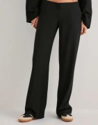 Nelly - Svart - No Waist Relaxed Suit Pants