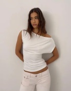 Nelly - Vit - Ultra Soft Shoulder Top