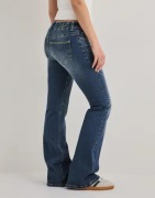 Nelly - Blå - Super Low Waist Bootcut Jeans