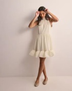 Malina - Vit - Fern halterneck ruffled mini dress