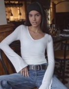Nelly - Vit - Ultra Soft V Neck LS Top