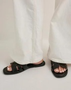 Nelly - Svart - Flat Sandal