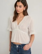 Nelly - Vit - Sweet Detail Blouse