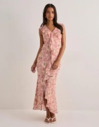 Neo Noir - Blommig - Zella Chiffon Print Dress