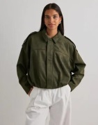 Only - Grön - Onlmoon-Stina Faux Suede Bomber Pnt