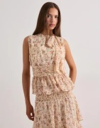 Neo Noir - Blommig - Ansol Meadow Printed Top