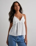 Nelly - Vit - Embroidered Upper Top
