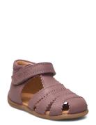 Pom Pom Starters? Scallop Velcro Sandal Lila