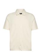 Calton Structured Shirt S/S Tops Polos Short-sleeved Cream Clean Cut C...
