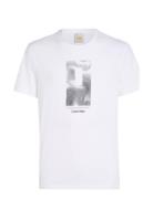 Calvin Klein Vertical Lines Graphic T-Shirt Vit