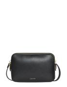 Calvin Klein Foil Logo Elongated Camera Bag Svart